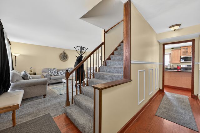 376 Canyon Trail, Carol Stream, IL 60188
