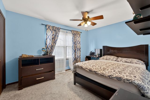 376 Canyon Trail, Carol Stream, IL 60188