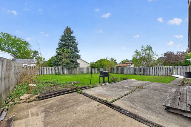 376 Canyon Trail, Carol Stream, IL 60188