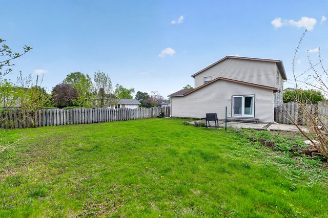 376 Canyon Trail, Carol Stream, IL 60188