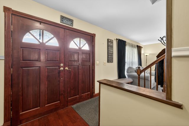 376 Canyon Trail, Carol Stream, IL 60188