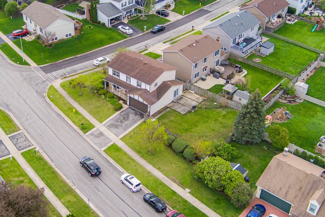 376 Canyon Trail, Carol Stream, IL 60188
