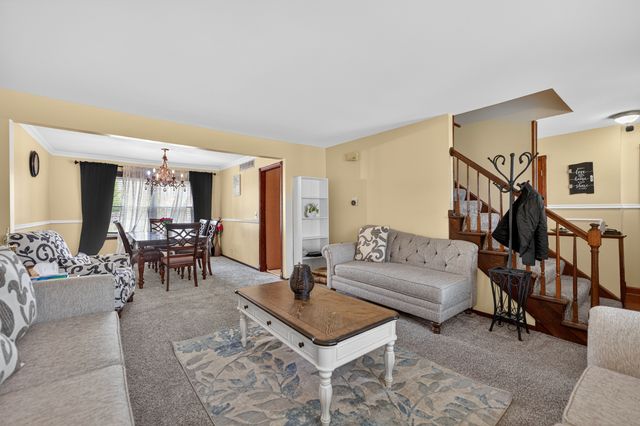 376 Canyon Trail, Carol Stream, IL 60188