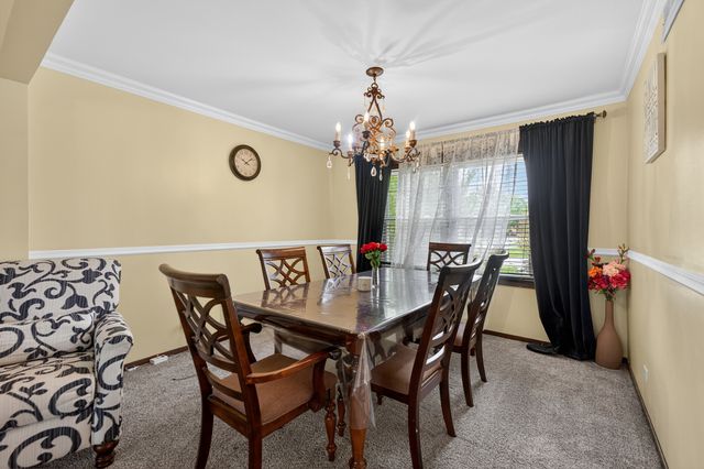 376 Canyon Trail, Carol Stream, IL 60188
