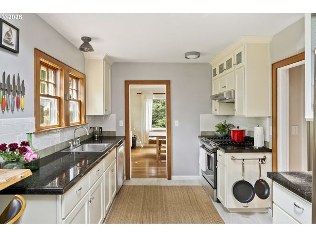 5232 Sw FLORIDA St, Portland, OR 97219