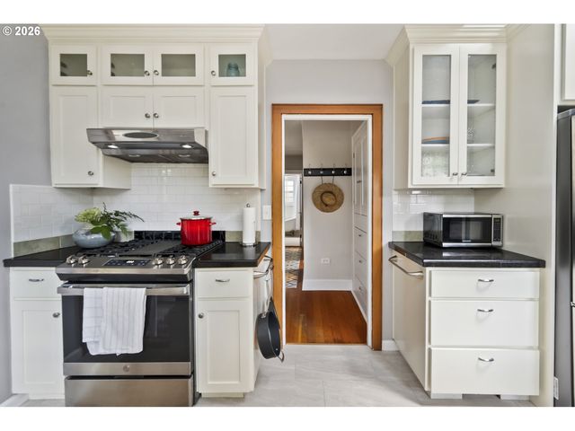 5232 Sw FLORIDA St, Portland, OR 97219