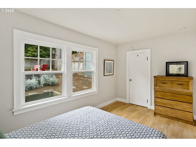 5232 Sw FLORIDA St, Portland, OR 97219