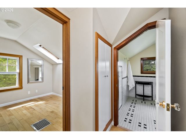 5232 Sw FLORIDA St, Portland, OR 97219
