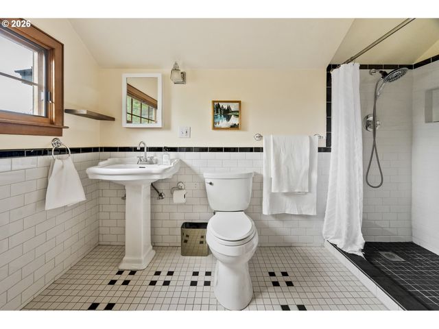 5232 Sw FLORIDA St, Portland, OR 97219