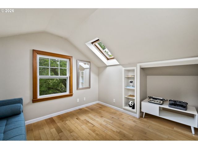 5232 Sw FLORIDA St, Portland, OR 97219