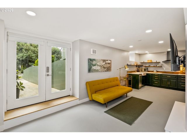 5232 Sw FLORIDA St, Portland, OR 97219