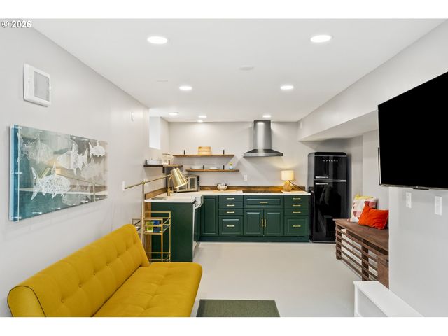 5232 Sw FLORIDA St, Portland, OR 97219