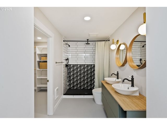 5232 Sw FLORIDA St, Portland, OR 97219