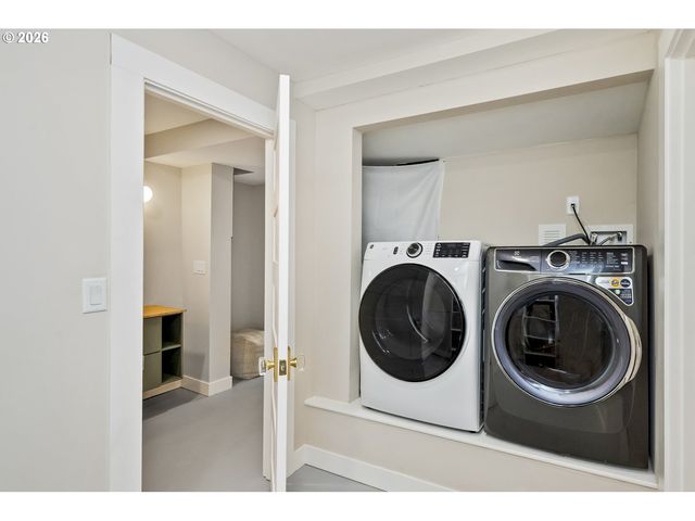5232 Sw FLORIDA St, Portland, OR 97219