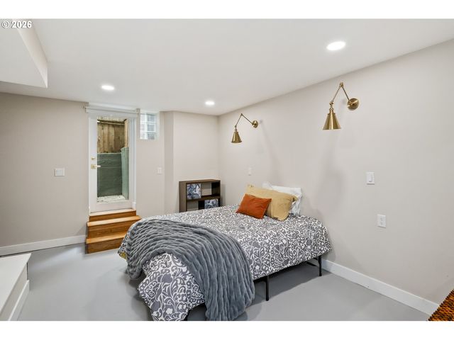 5232 Sw FLORIDA St, Portland, OR 97219