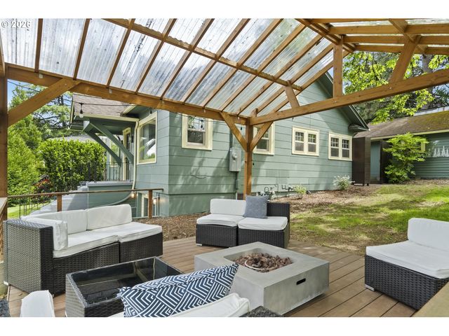 5232 Sw FLORIDA St, Portland, OR 97219