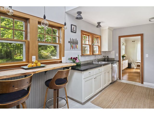 5232 Sw FLORIDA St, Portland, OR 97219