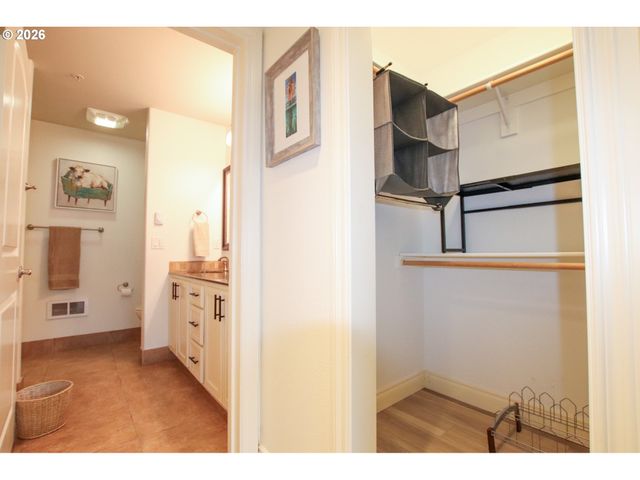 211 HARBOR St 26, Florence, OR 97439