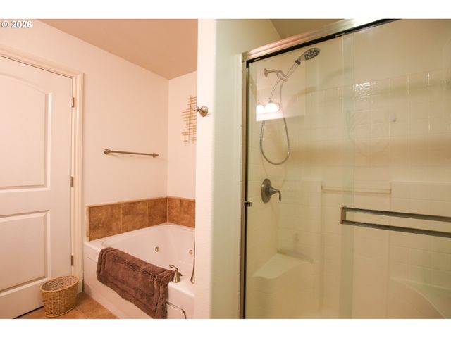 211 HARBOR St 26, Florence, OR 97439