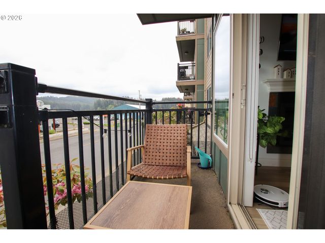211 HARBOR St 26, Florence, OR 97439