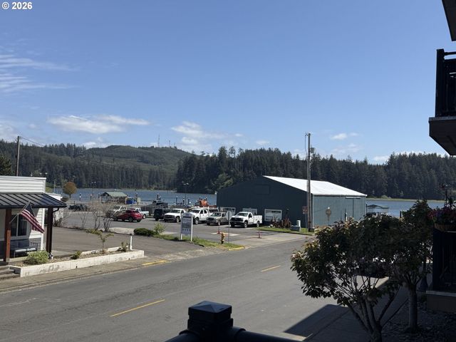 211 HARBOR St 26, Florence, OR 97439