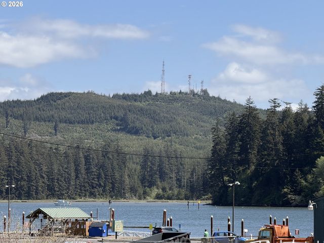 211 HARBOR St 26, Florence, OR 97439