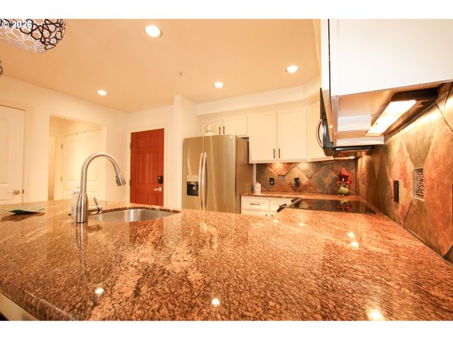 211 HARBOR St 26, Florence, OR 97439