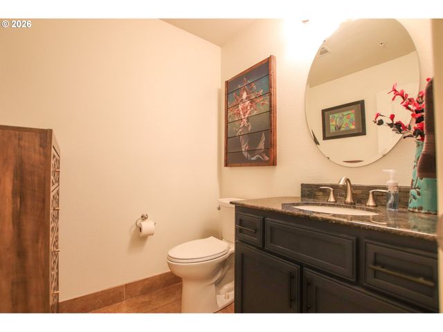 211 HARBOR St 26, Florence, OR 97439