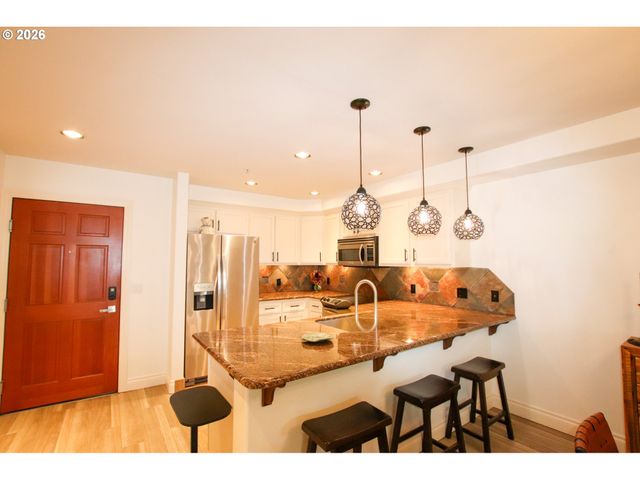 211 HARBOR St 26, Florence, OR 97439