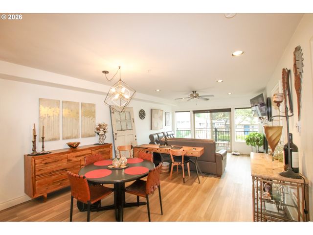 211 HARBOR St 26, Florence, OR 97439