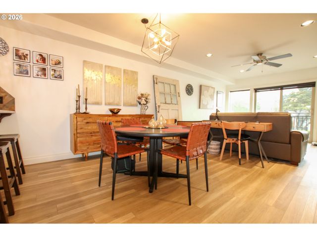 211 HARBOR St 26, Florence, OR 97439