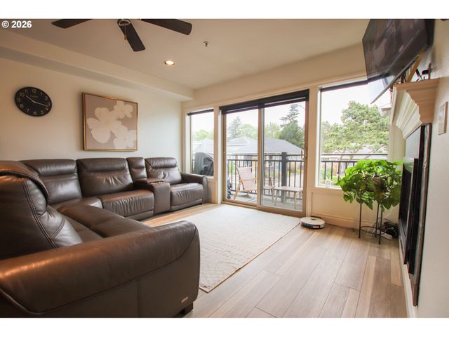 211 HARBOR St 26, Florence, OR 97439