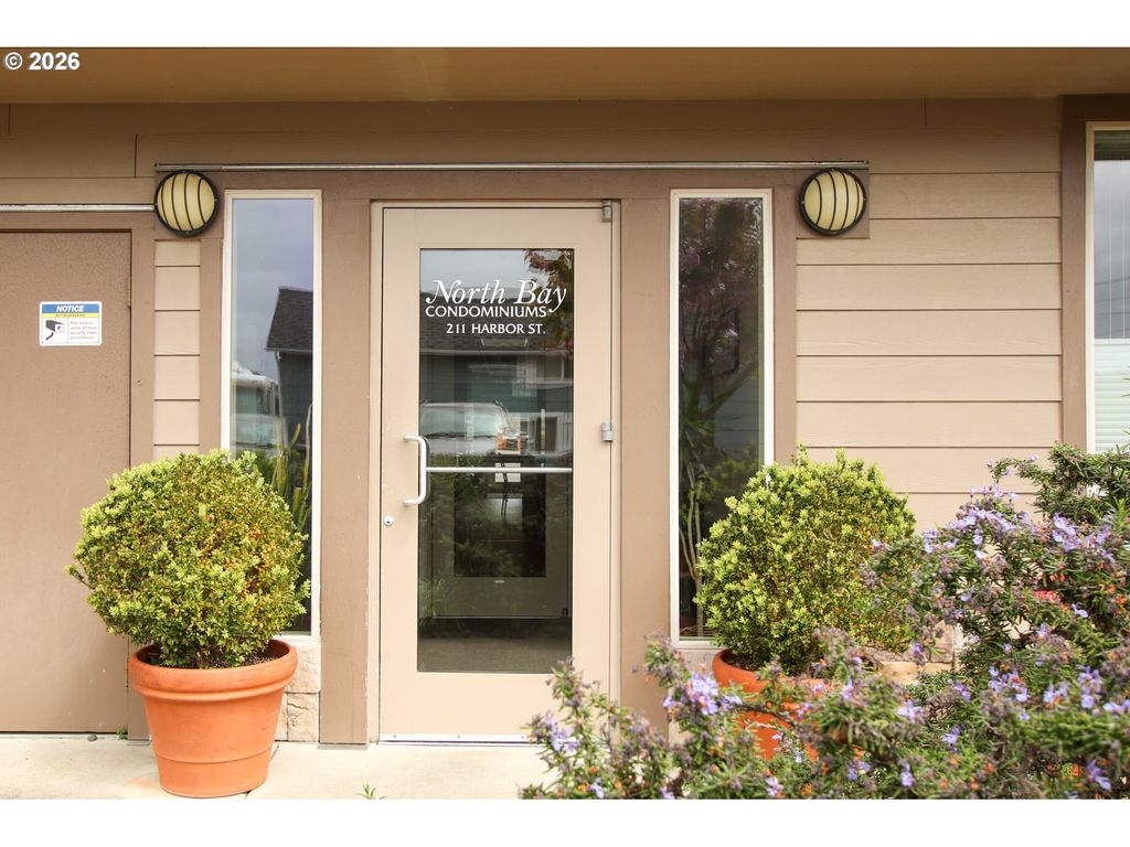 211 HARBOR St 26, Florence, OR 97439