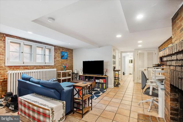 6 7TH ST SE, Washington, DC 20003