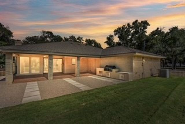 800 Kings Gate Road, Willow Park, TX 76087
