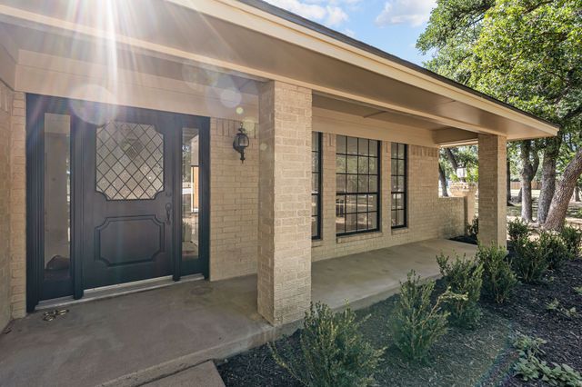 800 Kings Gate Road, Willow Park, TX 76087