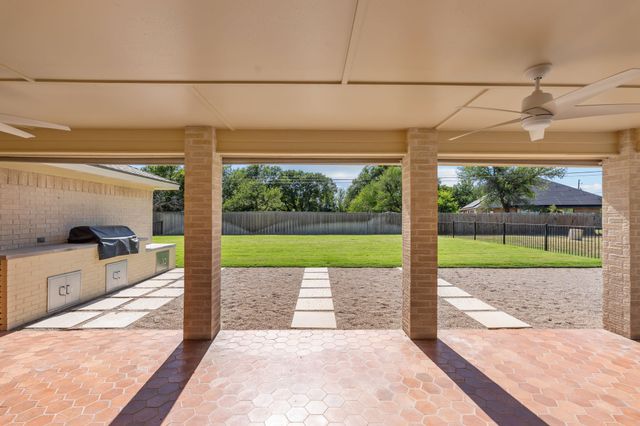 800 Kings Gate Road, Willow Park, TX 76087