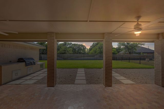 800 Kings Gate Road, Willow Park, TX 76087