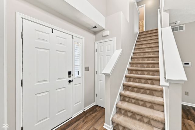 6562 Clary Circle Drive, Greenwood, IN 46143