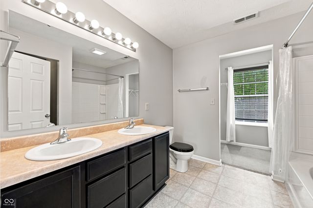6562 Clary Circle Drive, Greenwood, IN 46143