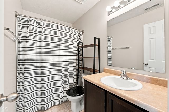 6562 Clary Circle Drive, Greenwood, IN 46143