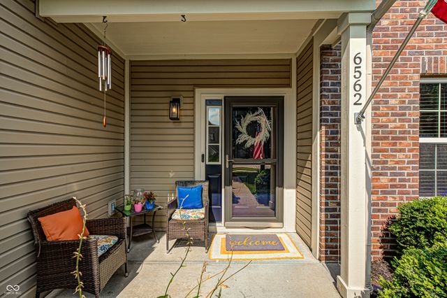 6562 Clary Circle Drive, Greenwood, IN 46143