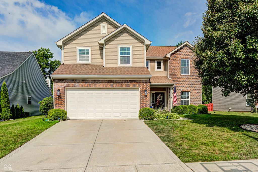 6562 Clary Circle Drive, Greenwood, IN 46143