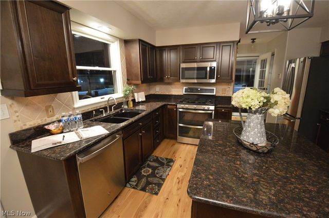 7700 Meadowood Drive, Canfield, OH 44406