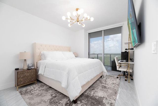 16385 Biscayne Blvd 1202, North Miami Beach, FL 33160