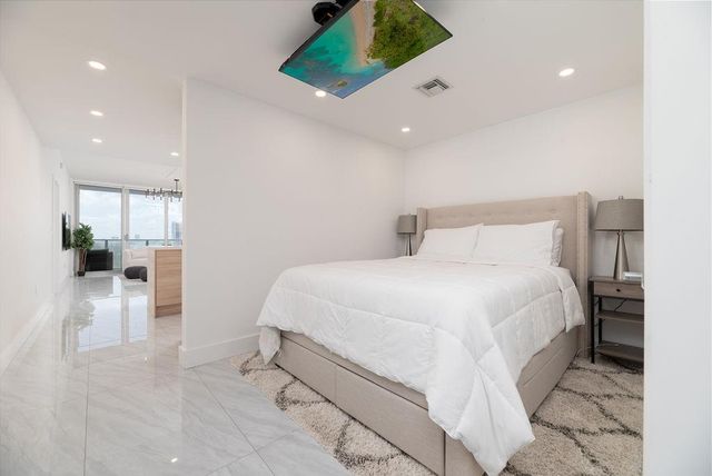 16385 Biscayne Blvd 1202, North Miami Beach, FL 33160