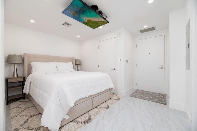 16385 Biscayne Blvd 1202, North Miami Beach, FL 33160