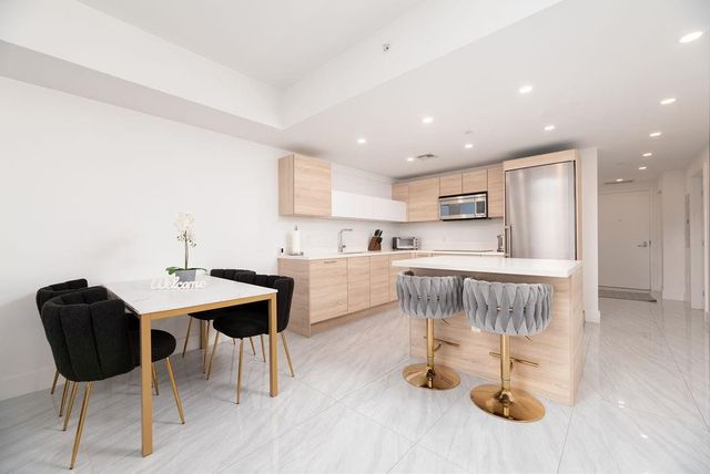 16385 Biscayne Blvd 1202, North Miami Beach, FL 33160