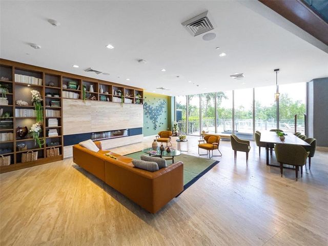 16385 Biscayne Blvd 1202, North Miami Beach, FL 33160