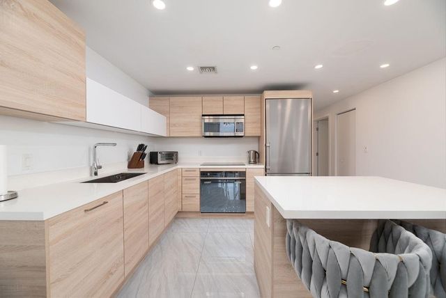 16385 Biscayne Blvd 1202, North Miami Beach, FL 33160